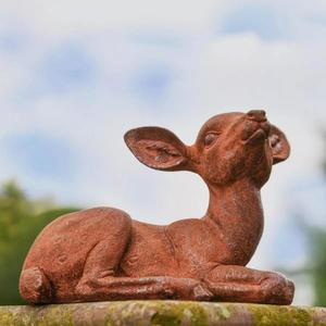 Sculpture de renne couché finition rouille, décoration de Noël, ornement de cerf antique, fournitures de jardin - Product Image 5