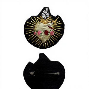 Broches de Lujo Hechos a Mano con Hilo de Oro y Bordado en Relieve 3D, Resistentes al Agua, con Logotipo de Moda para Ropa - Product Image 2