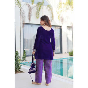 Ensemble 3 pièces décontracté pour femme en velours brodé Zari avec pantalon et Batwa - Product Image 2