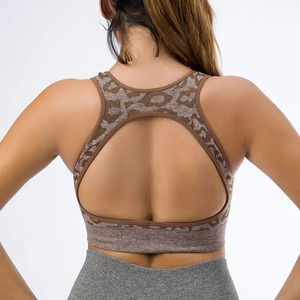 Soutien-gorge de yoga rembourré sans dos, couleur unie, personnalisé, pour femmes, vente en gros - Product Image 4