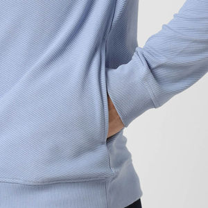 เสื้อสเวตเชิ้ตคอกลมทรงโอเวอร์ไซส์สีฟ้าอ่อนเนื้อผ้ามีเท็กซ์เจอร์คุณภาพสูงสำหรับผู้ชาย ผลิตจากผ้าฝ้ายผสม ระบายอากาศได้ดี แห้งเร็ว เหมาะสำหรับฤดูหนาว - Product Image 6