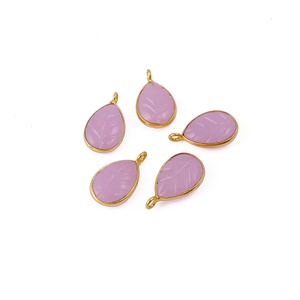 Colgante hecho a mano tallado de piedras preciosas de Calcedonia rosa, diseño de hoja, forma de lágrima, ajuste de bisel de oro rosa, encanto de incrustaciones - Product Image 3