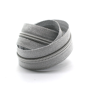 Vente en gros # 5 bandes de fermeture éclair en nylon argenté avec dents métalliques argentées pour sacs - Product Image 2