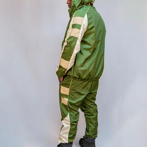 Ensemble de survêtement coupe-vent respirant avec doublure en maille, personnalisable OEM ODM, pour hommes et femmes, style streetwear, couleur unie, pour l'extérieur - Product Image 5