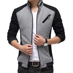 Chaqueta Varsity Azul Marino con Mangas de Cuero Marrón Oscuro, Forro Acolchado, Fabricante Premium de Letterman - Product Image 3