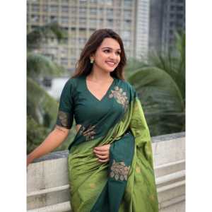 Sari Verde Iguana de Seda Suave con Borde Floral y Contraste Tejido con Zari para Vestidos de Noche - Product Image 4