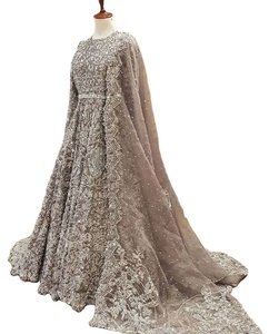 Lehenga Choli fait à la main de haute qualité pour femmes robe en soie et filet lourd brodée dans un style pakistanais pour une tenue de fête - Product Image 1