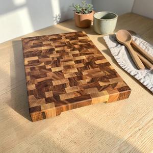 Planche à découper rectangulaire en bois d'acacia de qualité supérieure, épaisseur 1,2 cm, passe au lave-vaisselle et durable pour la cuisine, la préparation des aliments et le service - Product Image 5