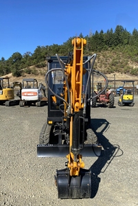 Mini-excavatrice moderne de 3 tonnes prête pour les travaux d'aménagement paysager et les projets utilitaires - Product Image 3
