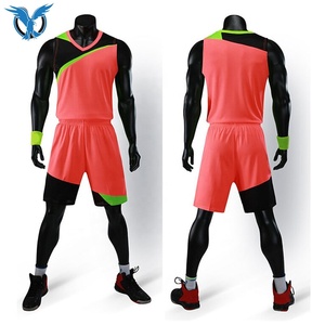 Conjunto de Uniforme de Baloncesto Personalizado para Hombre, Jersey y Pantalones Cortos de Baloncesto de Secado Rápido por Sublimación, Fabricante de Uniformes Deportivos OEM para Equipos - Product Image 3