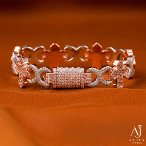 Bracelet manchette en or rose AARVA JEWELS avec design croix en moissanite, bijoux de luxe pour femme, à porter au quotidien - Product Image 4