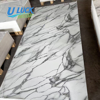 Panneau de marbre PVC brillant, écologique, poli et traité anti-UV, facile à installer pour la décoration de maisons, appartements, hôtels et hôpitaux