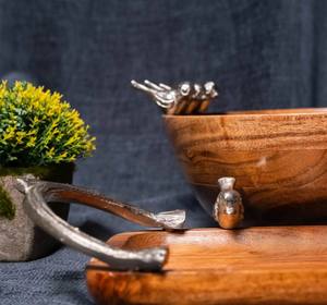 Juego de 2 piezas de cuencos/tableros redondos de madera minimalistas hechos a mano Elley con asa de metal para bodas y Diwali - Product Image 4