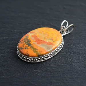 Susurros de Deseo: Colgante de Plata de Ley con Abeja y Jaspe para Mujer, Engaste de Bisel, Solitario Clásico, Uso Diario Unisex - Product Image 3