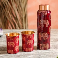 Ensemble de bouteilles d'eau en cuivre pur avec verres, ensemble de boisson ayurvédique pour la maison, la cuisine et un style de vie bien-être, fabriqué à la main