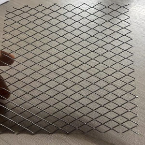 Tôle de métal expansé galvanisé durable, rouleau de treillis diamanté standard pour clôtures périmétriques et cloisons de sécurité - Product Image 1