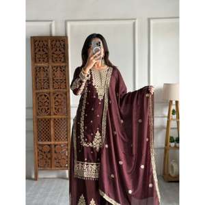 Salwar Kameez de Rayón de Diseño - Hermoso Conjunto de Fiesta con Top, Pantalón y Dupatta - Product Image 1
