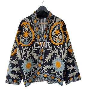 Abrigo de talla grande para mujer con cuello mandarín y bordado floral, manga larga, estilo bohemio, informal, para otoño, de algodón. - Product Image 1