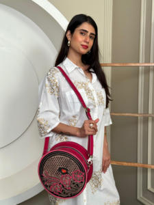 Venta caliente occidental mano Tooled cuero cantimplora monedero mano Tooled cuero genuino Rosa Floral Boho solapa cartera Combo para mujer - Product Image 3