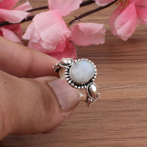 แหวนแต่งงานพลอยธรรมชาติสีรุ้ง เงินแท้ 925 ประดับเทอร์ควอยซ์ ดีไซน์คลาสสิก วงแหวนนิรันดร์ สำหรับผู้หญิง เครื่องประดับคุณภาพสูง ขายส่ง สินค้าใหม่ - Product Image 2