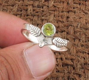 Anillo de Hoja de Peridoto en Plata de Ley 925 Inspirado en la Naturaleza, Joyería de Hoja de Olivo para Mujer, Regalo para Fiestas y Aniversarios - Product Image 1