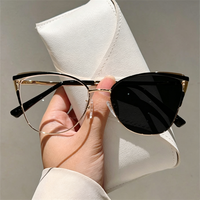 Lunettes de soleil photochromiques œil-de-chat surdimensionnées pour femmes, à changement de couleur, anti-lumière bleue, en métal, style optique, très tendance