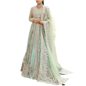 ชุดแต่งงานปากีสถานแบบสั่งตัดขายส่ง คอลเลคชั่นงานแต่งงานและงานเลี้ยงขายดีที่สุด ชุดเจ้าสาวกำมะหยี่ประดับด้วยหินหรูหรา ดีไซน์ปี 2026 - Product Image 1