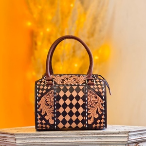 Sac de voyage en cuir véritable léger avec fermeture éclair et motif lettres, grande capacité, pour femmes et filles, de la marque Venus Leathers Fashion - Product Image 1