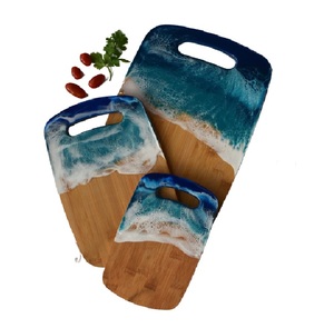 Planche à découper rectangulaire en bois d'acacia de fournisseur indien, pour la cuisine domestique, les mariages, et plateau à fromage design en bois et résine - Product Image 2