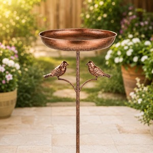 Bain d'oiseaux élégant en cuivre pour la décoration de patio et de jardin, écologique, fait main, moderne, extérieur, embellisseur naturel de l'espace extérieur, abreuvoir pour oiseaux - Product Image 1