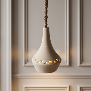 Le luminaire suspendu en céramique présente un design triangulaire simple et un élégant cordon en corde pour une lueur LED douillette près du lit. - Product Image 2