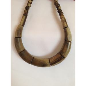 Collier en bois durable artisanal pour femmes, fabriqué à partir de bambou et d'artisanat en bois - Product Image 3
