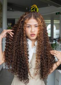 Wholesale Raw Single Donor Eurasian <b>Color</b> <b>Hair</b> <b>Extensions</b> Natural Vietnamese Human <b>Hair</b> Weaving Bundle 30 Inches Curl Style - Product Image 2