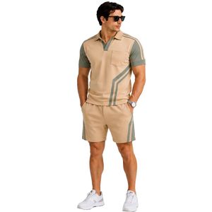 Ensemble polo et short pour homme beige et vert sauge, rayures contrastées, tenue décontractée d'été en deux pièces, logo personnalisé, vêtements de sport - Product Image 1