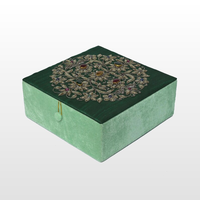 Boîte de rangement pour bijoux en velours de viscose de qualité supérieure, faite à la main, avec un motif floral carré, broderie à la main, décoration moderne pour la maison, taille personnalisable