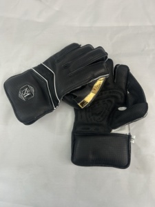 ถุงมือตีคริกเก็ต Mannu Sports Hunter X หนังคุณภาพสูง สวมใส่สบาย น้ำหนักเบา  รับทำโลโก้ตามสั่ง มีตัวเลือกขนาดและสี - Product Image 5