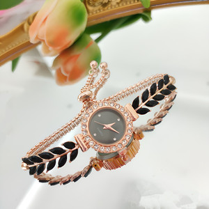 Reloj de pulsera de cuarzo para mujer, diseño de sirena con diamantes de colores, brazalete delgado con hojas verdes, novedad de moda 2026 - Product Image 3
