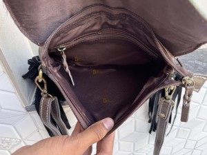 Bolso Bandolera de Cuero Repujado a Mano para Mujer con Borlas y Flecos, Cierre de Solapa Bohemio, Diseño Metálico, Elegante Bolso de Uso Diario - Product Image 6