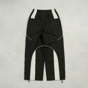 Ventes en croissance : Ensemble veste coupe-vent en nylon noir pour homme avec logo personnalisé et empiècements blancs, et pantalon, pour l'été, style streetwear de créateur, avec fermeture éclair - Product Image 2
