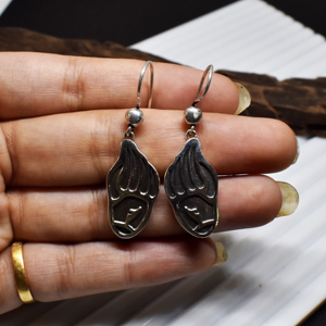 Boucles d'oreilles pendantes en argent sterling oxydé Divyansh Gems Jewellers, motif plume, faites à la main, feuille tombante, style vintage bohème, pour déclaration de style - Product Image 6