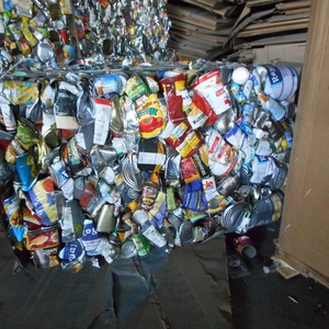 Bales de canettes de boissons pressées et nettoyées contenant des déchets d'aluminium UBC, prêtes pour l'expédition en vrac avec emballage d'exportation sécurisé en vrac - Product Image 3