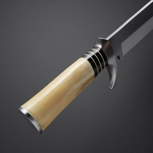 Cuchillo Bowie Hecho a Mano con Hoja Grande de Acero D2, Mango de Hueso de Camello y Funda de Cuero para Caza, Camping y Supervivencia. Sin reseñas aún. - Product Image 4