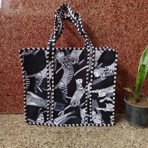 Nouveau sac fourre-tout élégant fait main à imprimé animal avec bandoulière à imprimé animal, deux poignées et fermeture éclair, idéal pour le shopping - Product Image 1