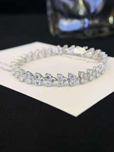 กำไลข้อมือฮิปฮอปทรงวงรีประดับเพชรทองคำ 18K ชุบทองคำ 18K แบบหนามเตย ได้รับการรับรองจาก IGI เหมาะสำหรับทุกเพศ หรูหรา ใส่ได้ทุกวัน สำหรับงานปาร์ตี้ - Product Image 3