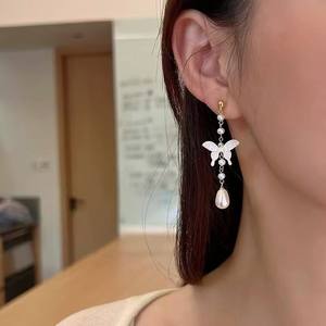 Pendientes Colgantes de Perlas Naturales de Concha Madre para Mujer, Nuevo Diseño Fino Chino con Elegante Mariposa y Caja de Regalo Incluida - Product Image 5