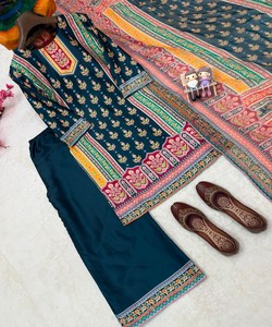 Salwar Kameez traditionnel en satin pour femmes, imprimé numérique, longueur cheville, coupe ample, style Inde Pakistan 85548 VRINDAVAN- VF 240 - Product Image 3