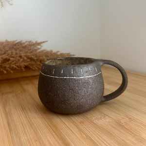 Ensemble de tasses à café de bureau en grès japonais vintage, tasse à cappuccino et soucoupe à thé du soir par Universal Overseas - Product Image 4