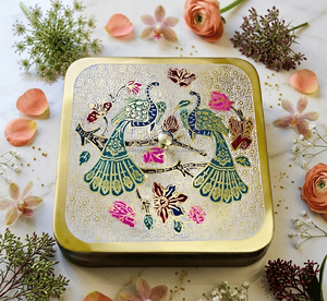 Boîte à masala artisanale en laiton gravée paon – Organisateur d'épices de luxe à 9 compartiments pour cuisines gourmandes - Product Image 4