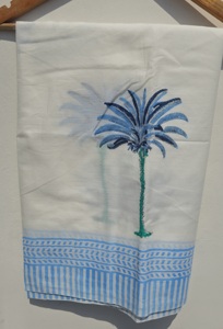 Pareo de algodón con estampado a mano, ideal como cubrebikini, pañuelo ligero estilo bohemio para mujer, accesorio para vacaciones. - Product Image 3
