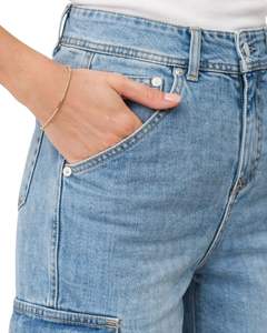 Jean cargo en denim bleu ciel taille haute à jambe large avec poches à rabat, style urbain, coupe décontractée pour femme, personnalisable OEM - Product Image 5